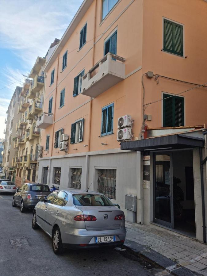 Laura Four Appartement Messina Buitenkant foto