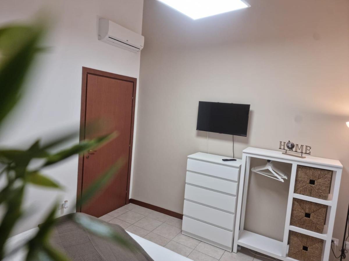 Laura Four Appartement Messina Buitenkant foto