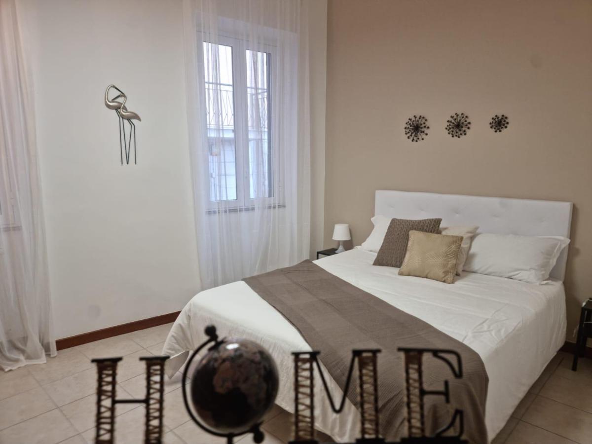 Laura Four Appartement Messina Buitenkant foto